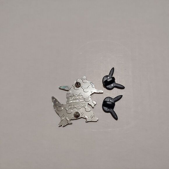 Pokemon Fraxure Enamel Pin Official Nintendo Collectible Lapel Pin Badge Figure - Picture 3 of 3